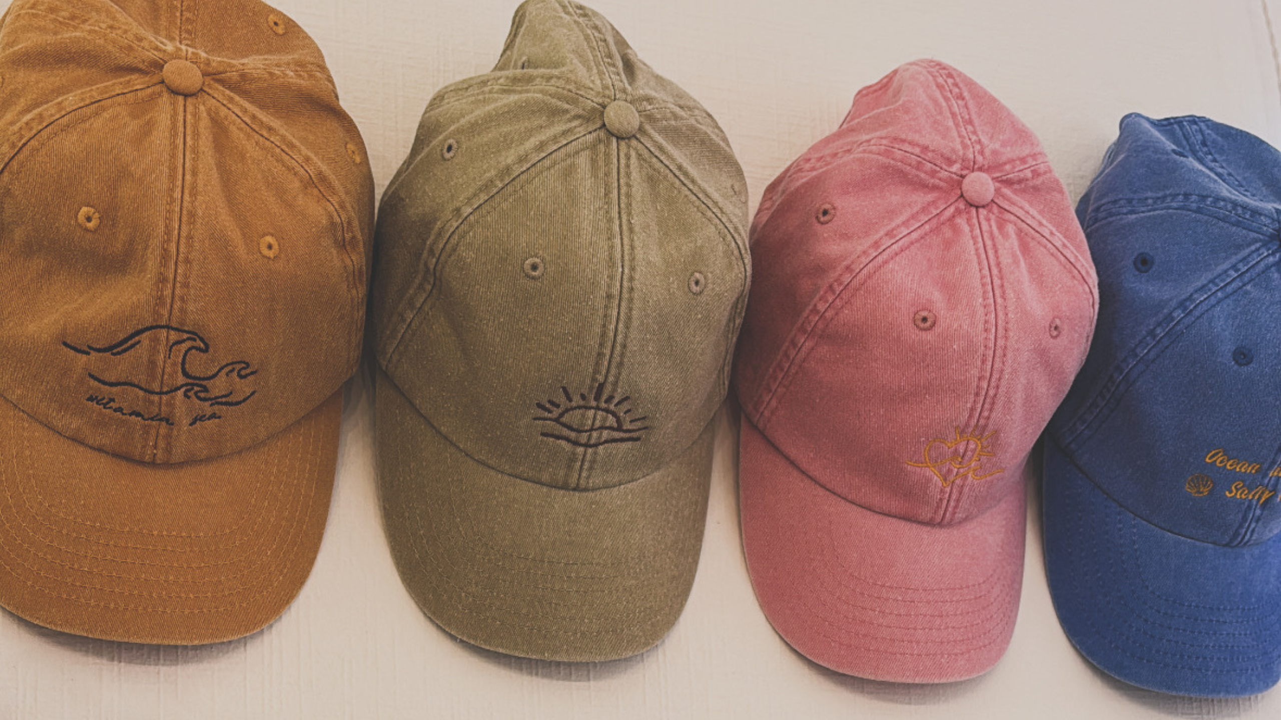 CASQUETTES BRODÉES