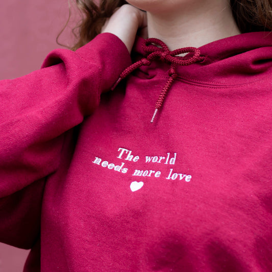 SWEAT-SHIRT "THE WORLD NEEDS MORE LOVE"